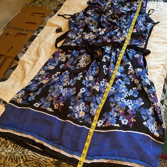 Floral Sleeveless Dress - Picture 14 of 17